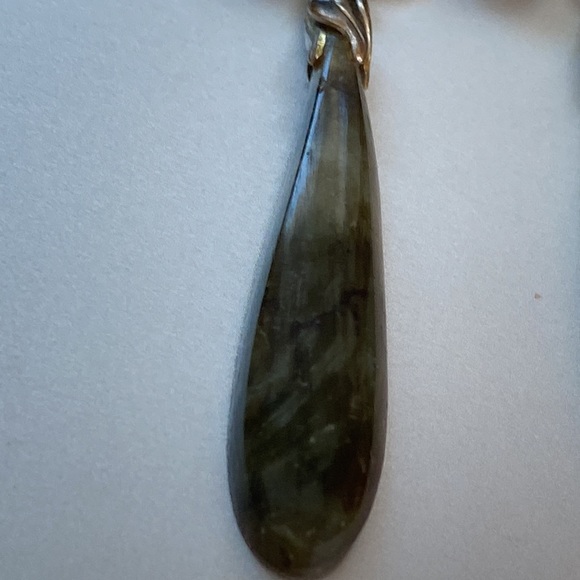 Polished variegated real stone vintage screwback earrings - Picture 3 of 5